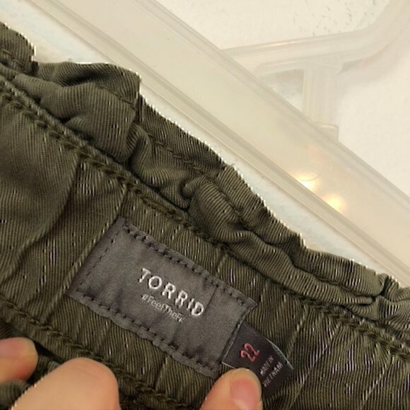 TORRID Plus Size Olive Green High Waisted Rise Paper Bag Cropped Ankle Pants 22 - Picture 6 of 11